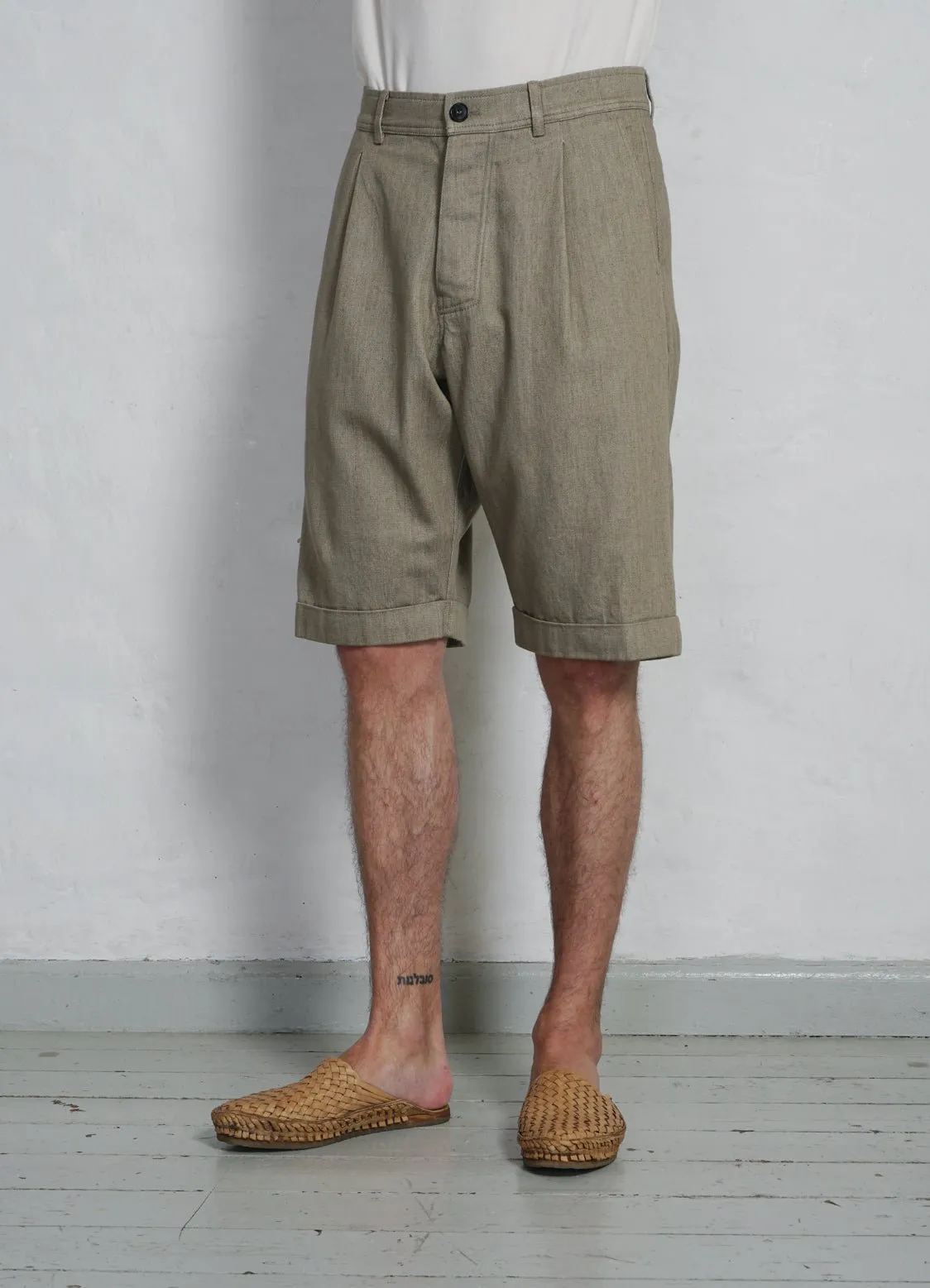 BIRK | Single Pleated Shorts | Safari