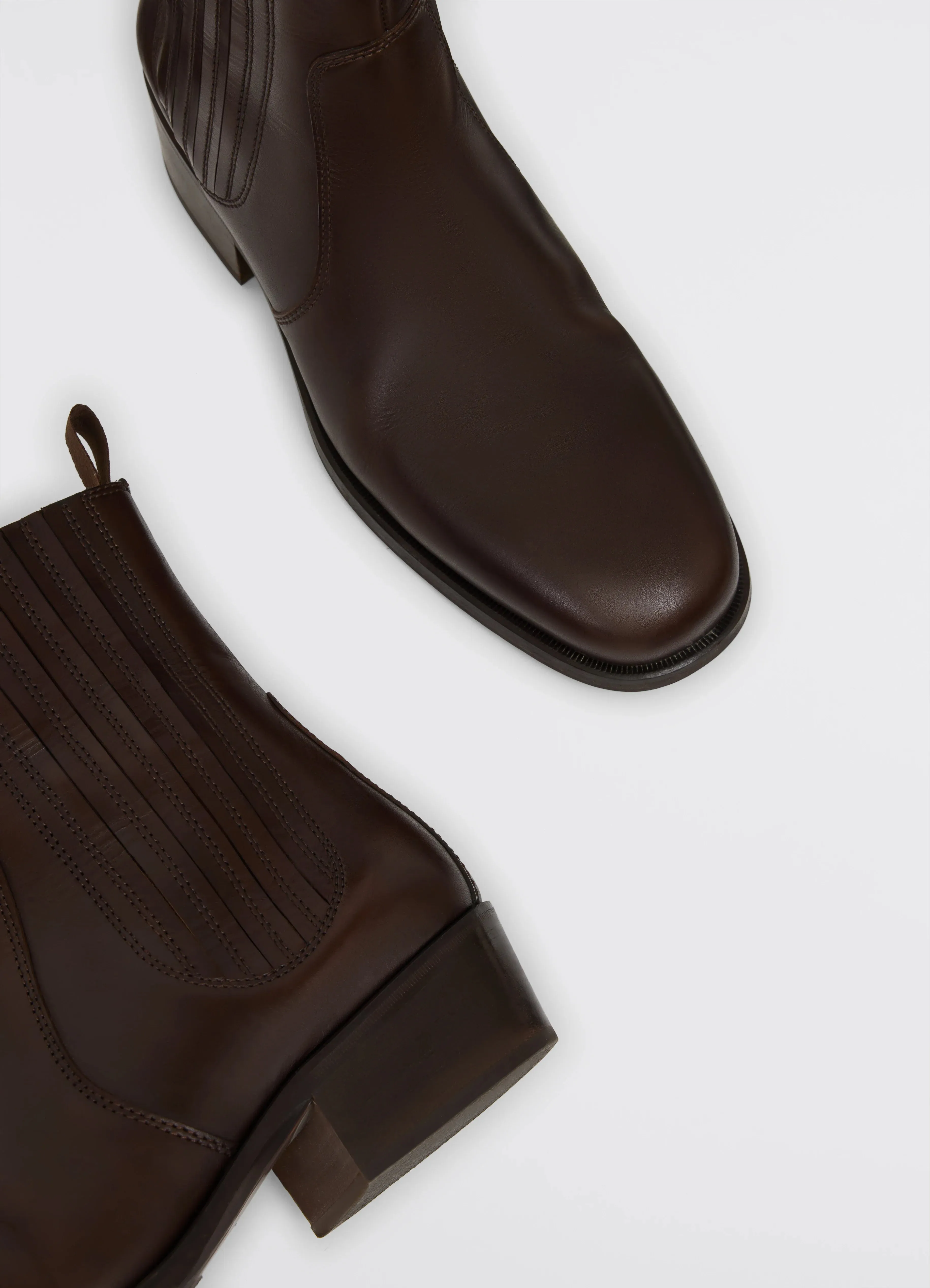 CHELSEA BOOTS