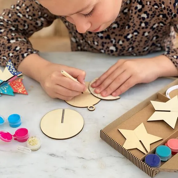 COTTON TWIST- Make Your Own Christmas Decoration Craft Activity Box