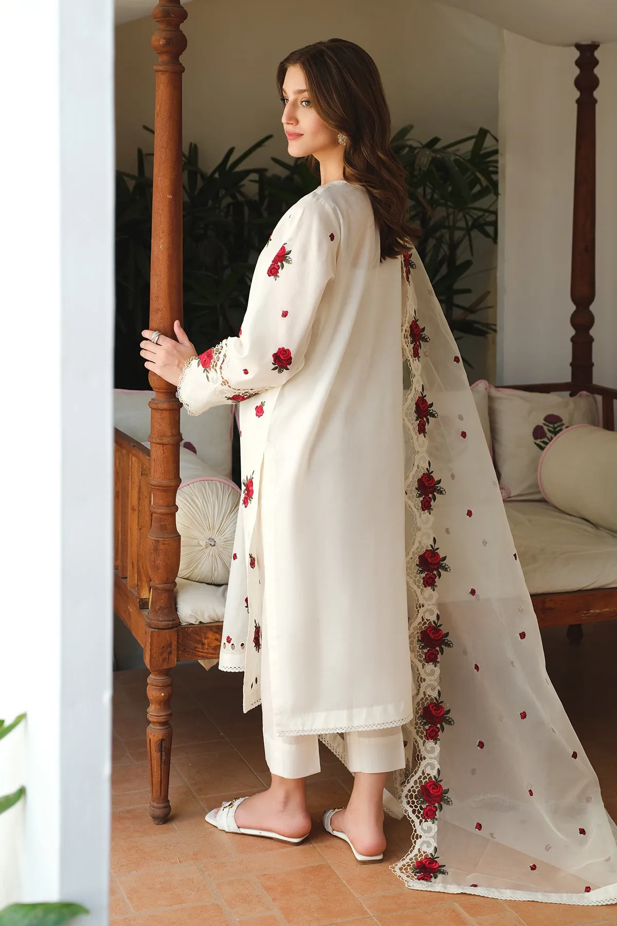 EMBROIDERED LAWN UF-647