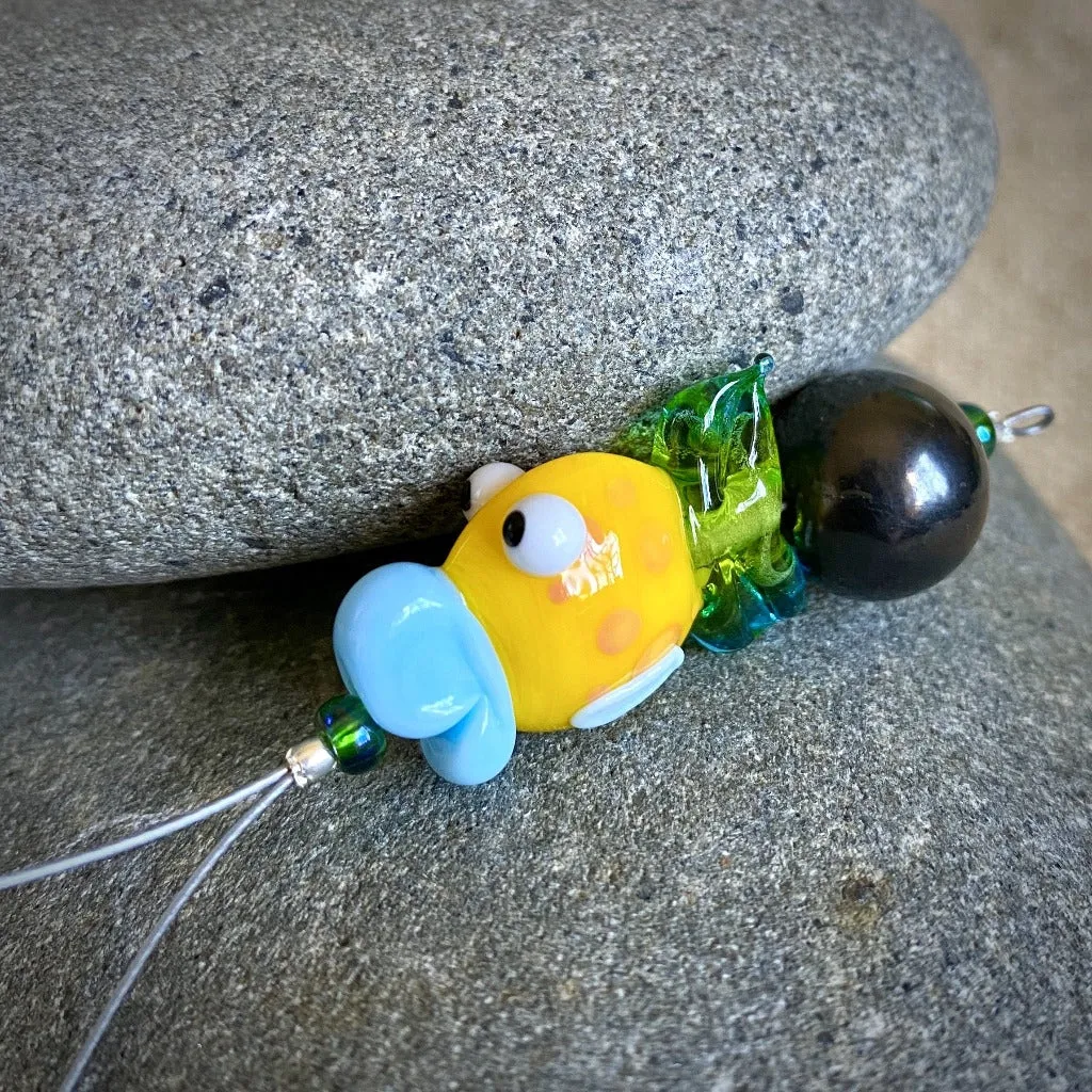 Hangable Shungite Accessory, Yellow Lampwork Glass Fish, Big Blue Lips